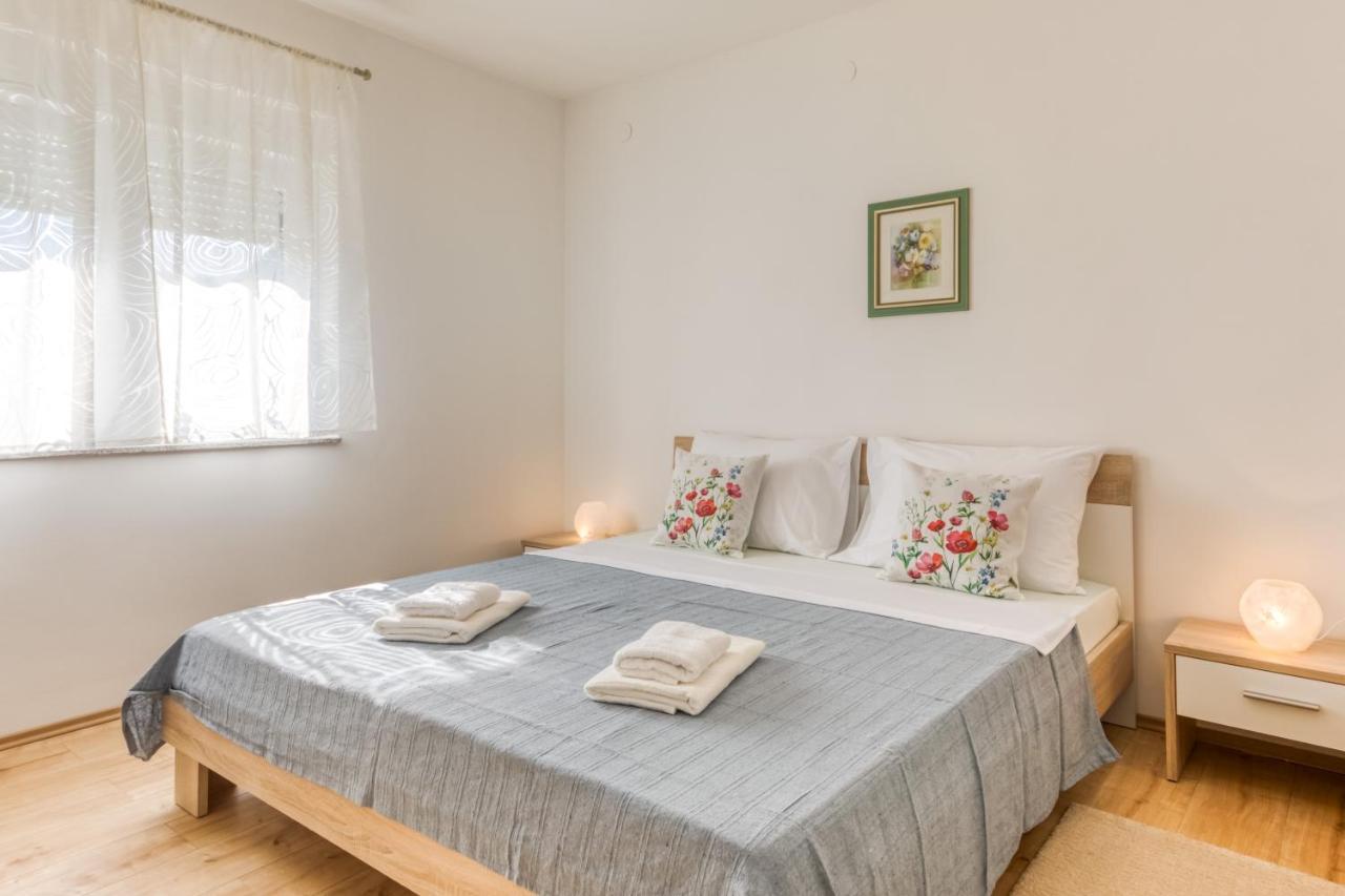 Apartmani Leptir 라코비카 외부 사진