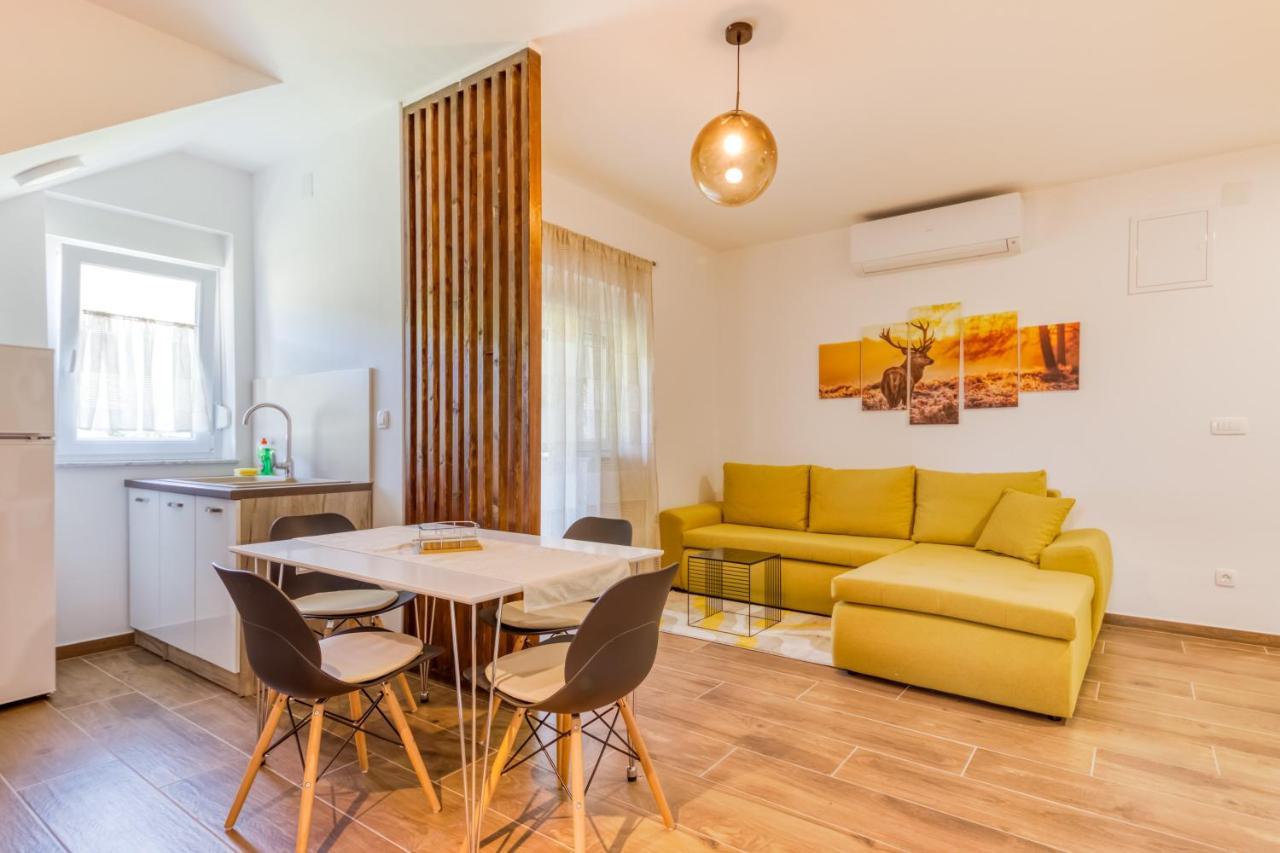 Apartmani Leptir 라코비카 외부 사진