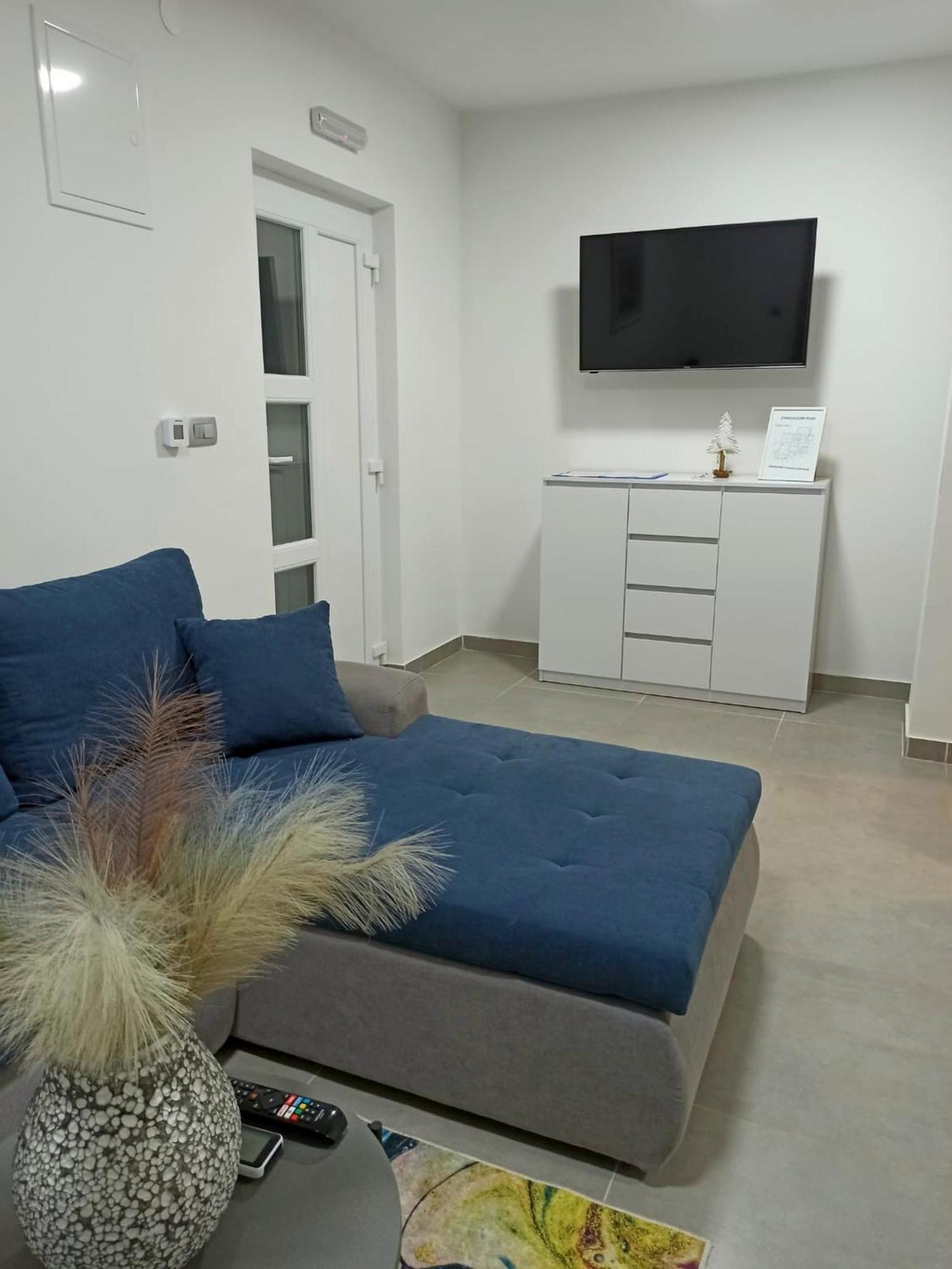 Apartmani Leptir 라코비카 외부 사진