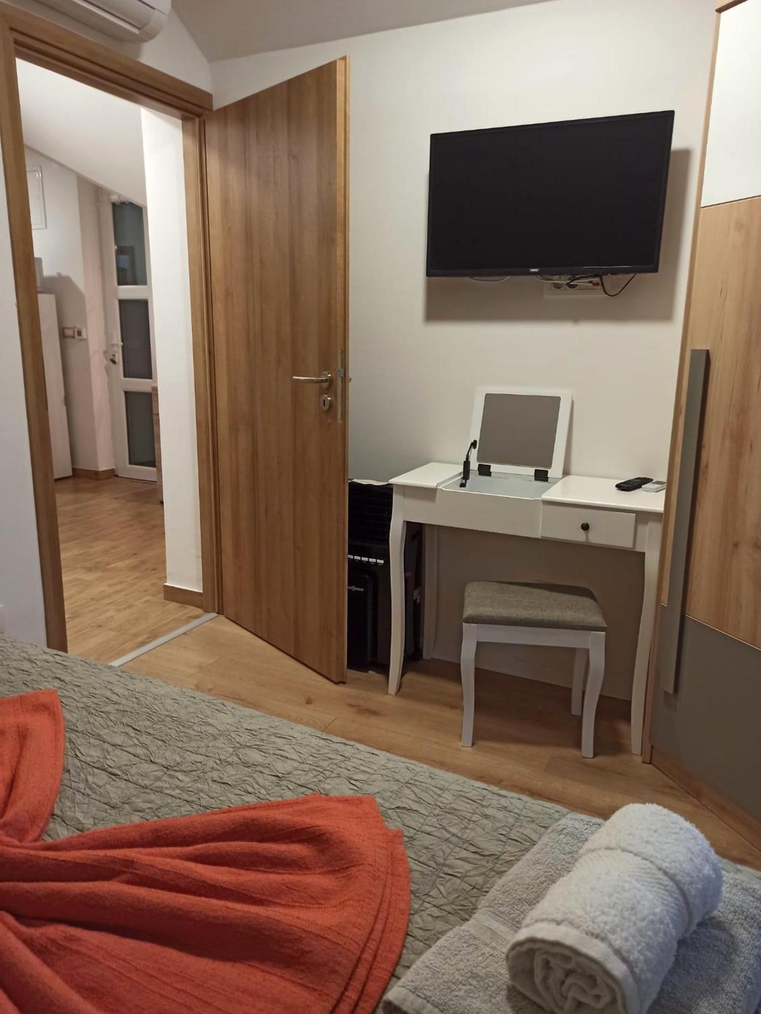 Apartmani Leptir 라코비카 외부 사진